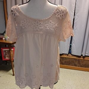 Chic Floral Lace Blouse in Cream